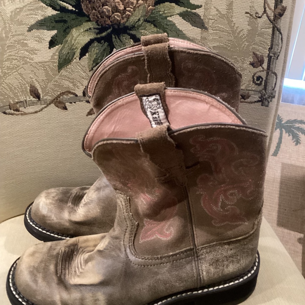 Women’s Ariat Distressed Brown/Pink Western Cowgirl Boots - Size 10B
